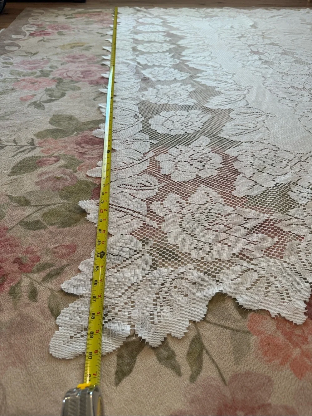 Vintage White Rose Lace Tablecloth 90x60 Scalloped Edge Cottagecore Decor